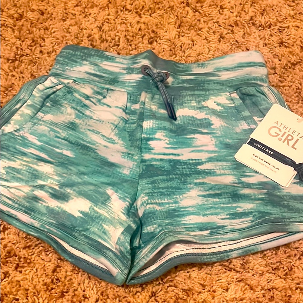 NWT Athleta Girl Ride The Wave Short.     Sz M/8-10. Color Teal and White